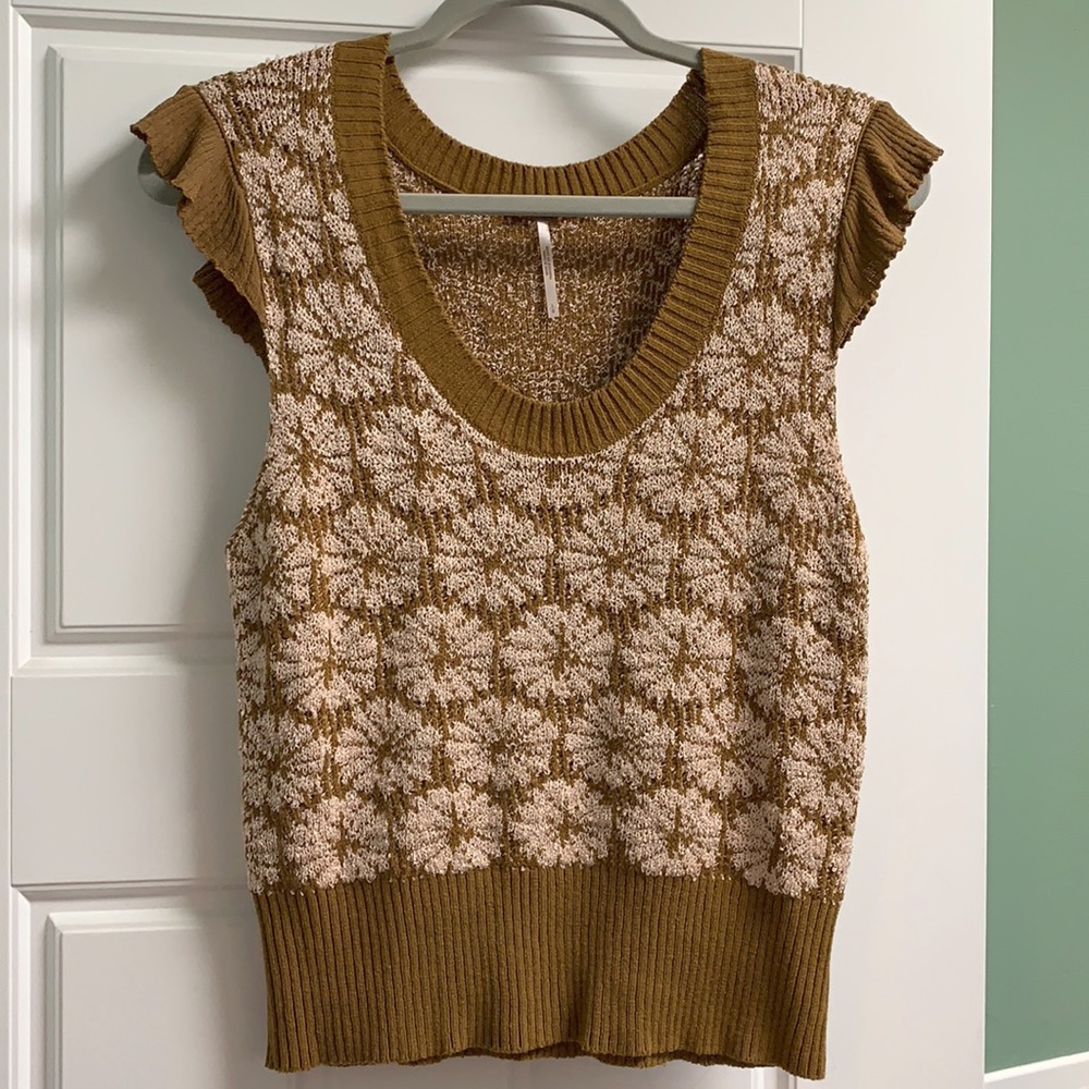 🌼Free People🌼 daisy sweater